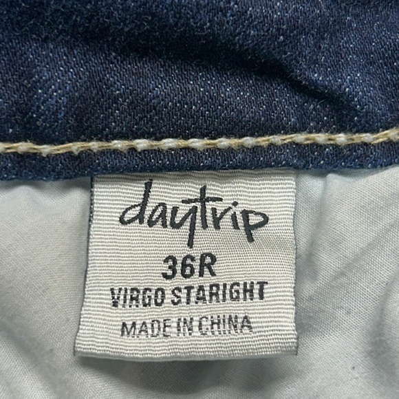 Daytrip Virgo Straight Dark Wash Jeans Size 36R Mid Rise Stretch Fit - Picture 5 of 6